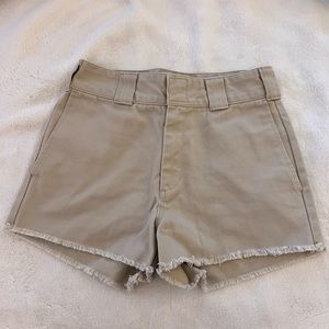 DICKIES TAN SHORTS